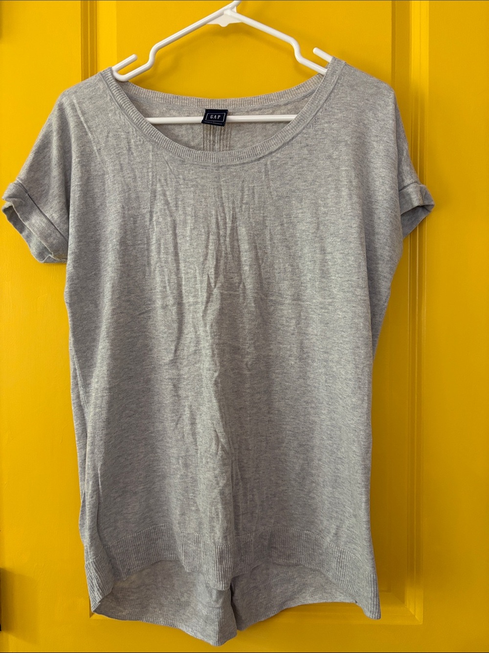 GAP Light Gray Short Sleeve Crewneck Knit Top